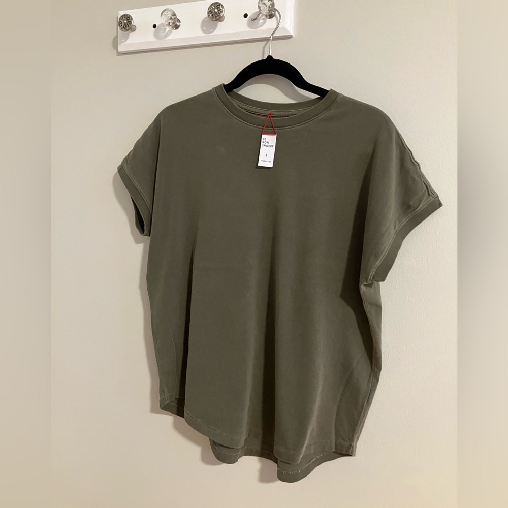 Le Bon Shoppe Ease Tee Army Green size Small